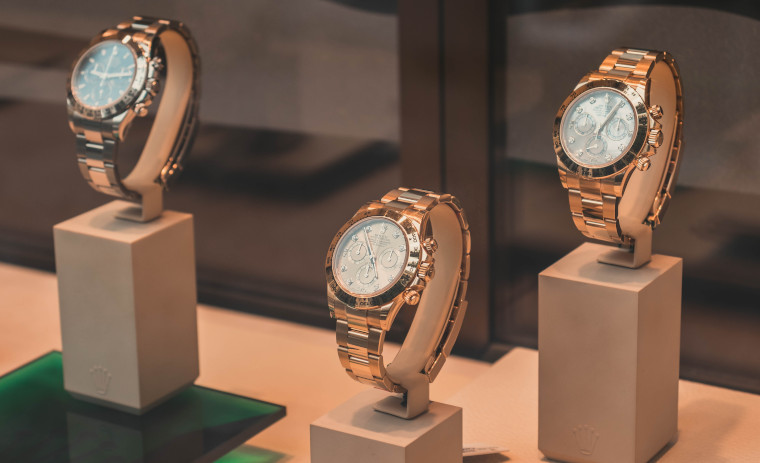 Beliebte Uhren bei Sammlern: Rolex hat in der Vergangenheit starke Wertsteigerungen mit hoher Rendite gezeigt. Damit gehört diese Uhrenmarke zu den beliebtesten Objekten für Geldanlage.